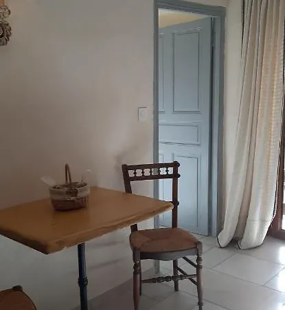 Petit Douillet Au Coeur De La Haute-ville Apartamento *